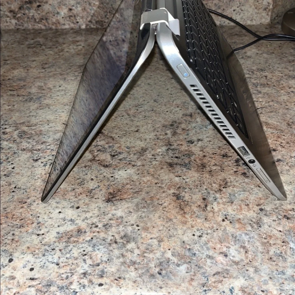 Hp Pavilion x360 2 in 1 laptop/tablet